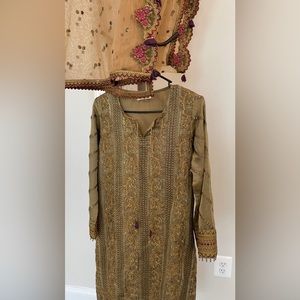 Pakistani/Indian dress shalwar kameez
